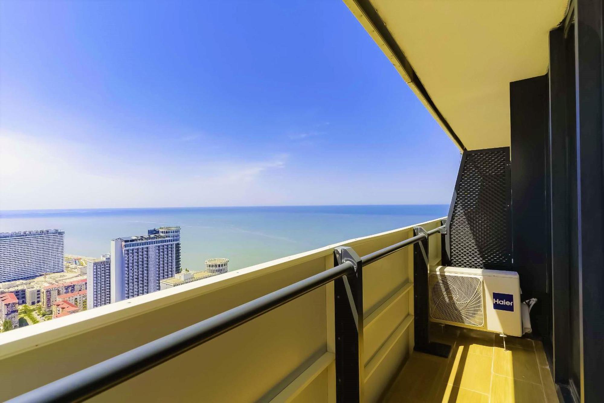 Luxury Beach Front Hotel באטומי מראה חיצוני תמונה