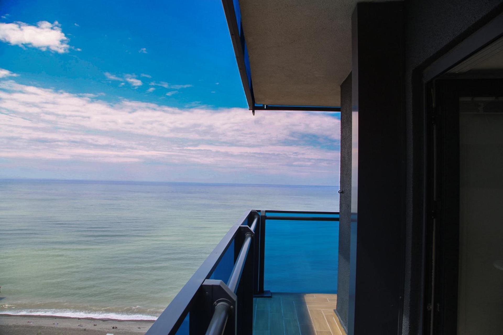 Luxury Beach Front Hotel באטומי מראה חיצוני תמונה