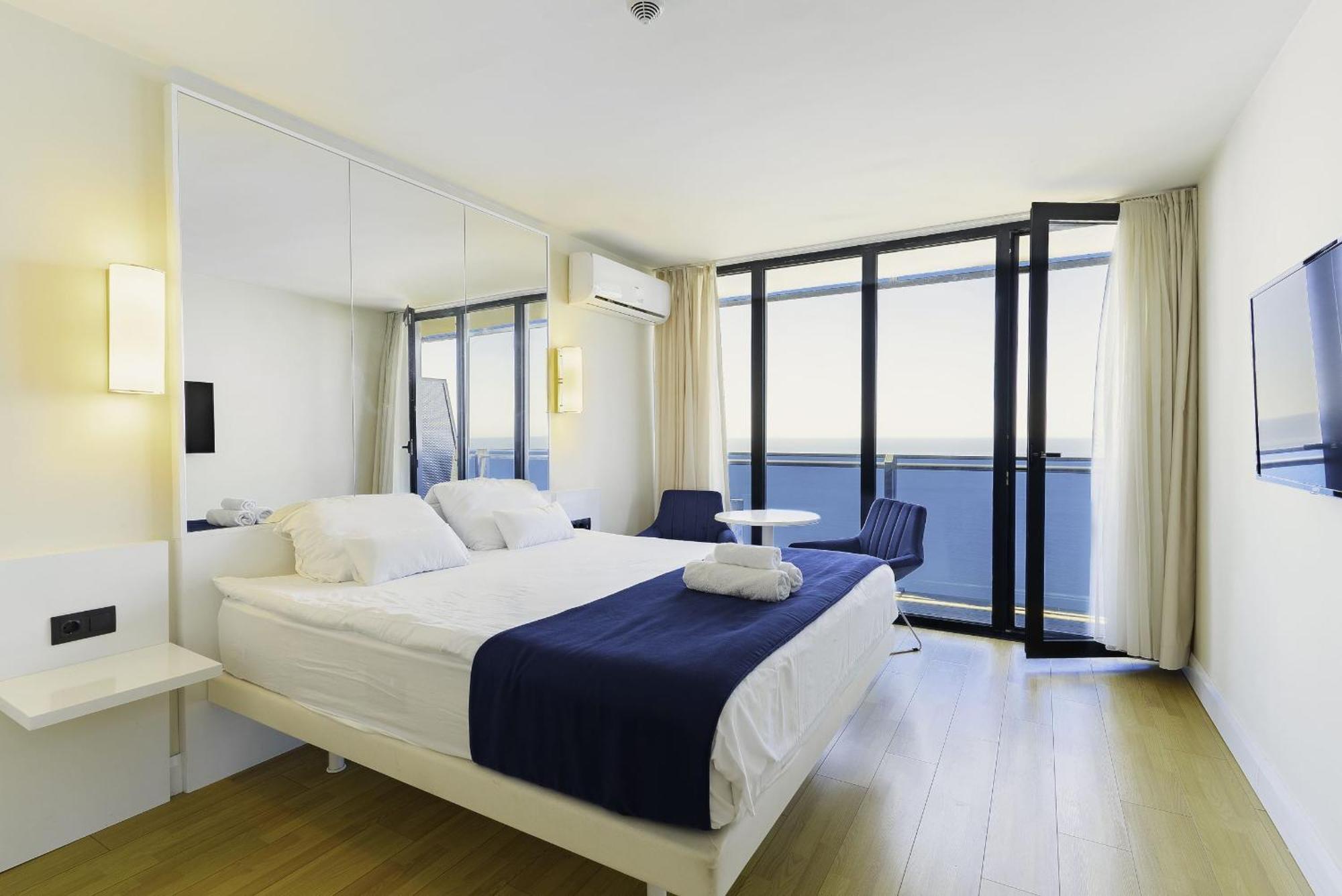 Luxury Beach Front Hotel באטומי מראה חיצוני תמונה