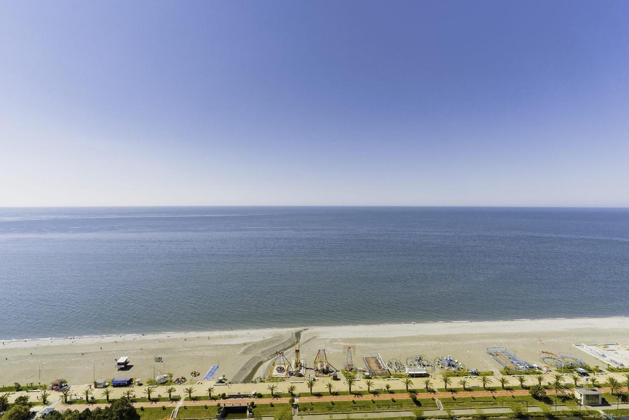 Luxury Beach Front Hotel באטומי מראה חיצוני תמונה