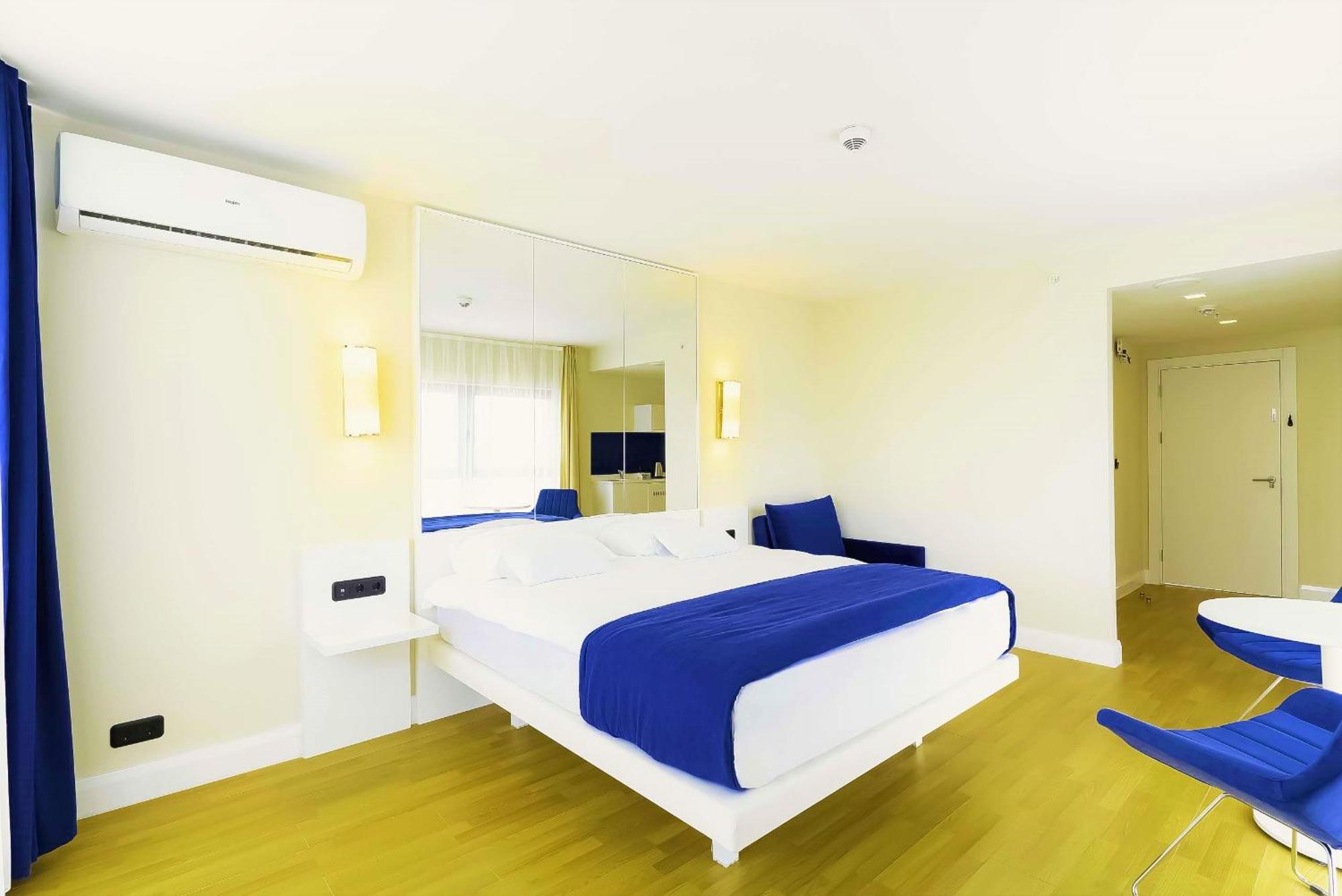 Luxury Beach Front Hotel באטומי מראה חיצוני תמונה
