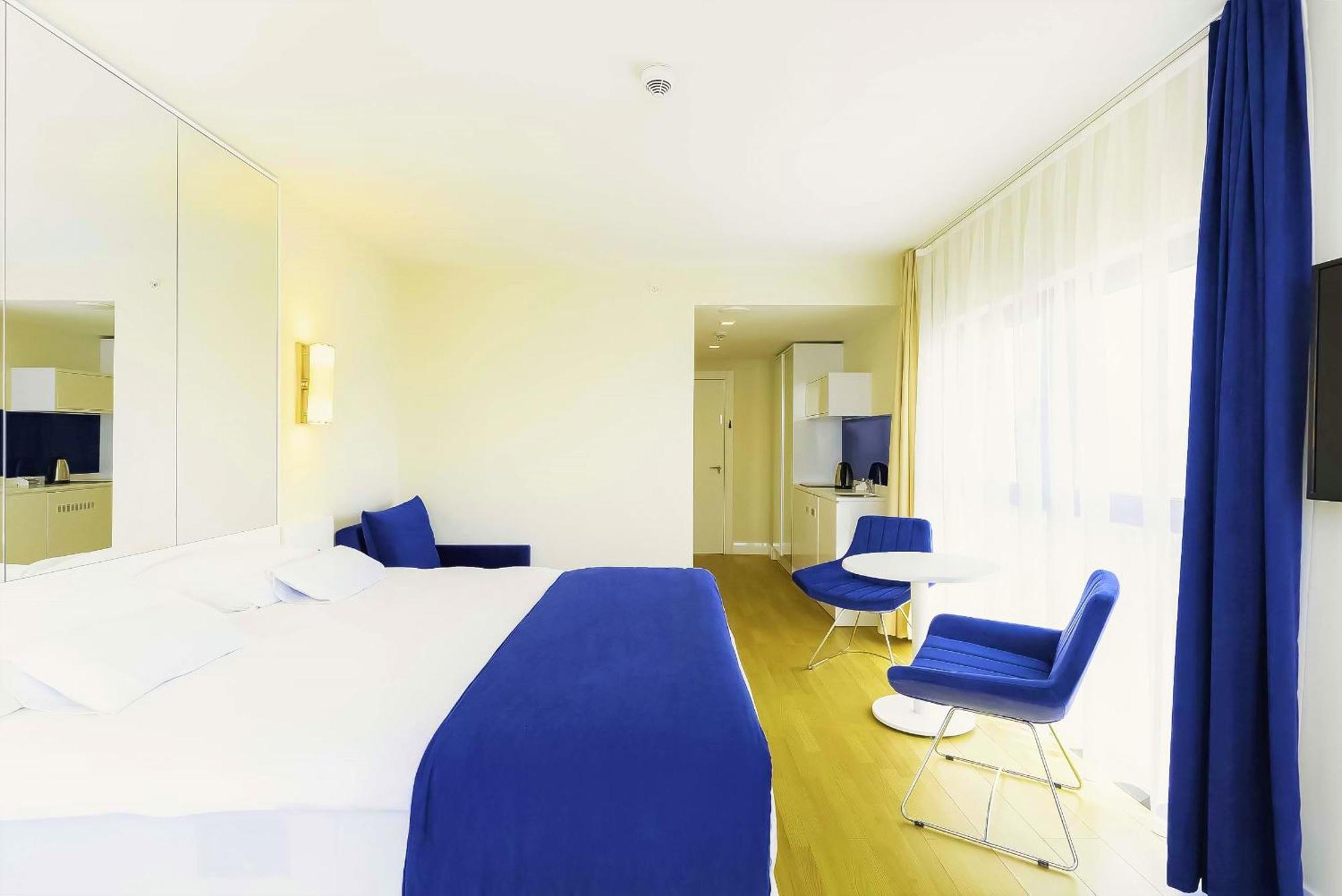 Luxury Beach Front Hotel באטומי מראה חיצוני תמונה