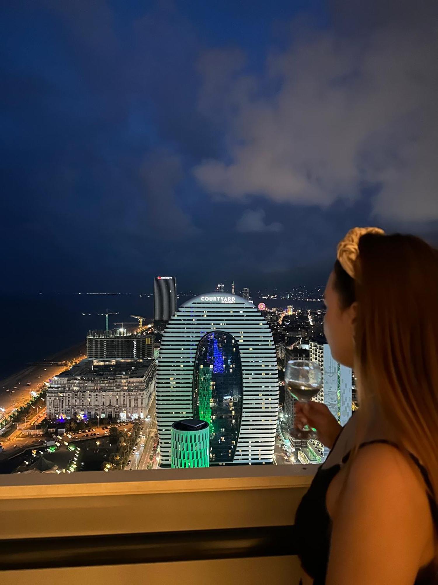 Luxury Beach Front Hotel באטומי מראה חיצוני תמונה