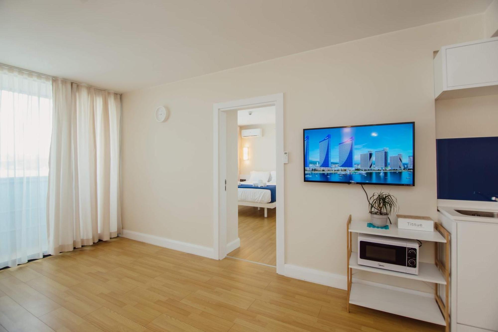 Luxury Beach Front Hotel באטומי מראה חיצוני תמונה