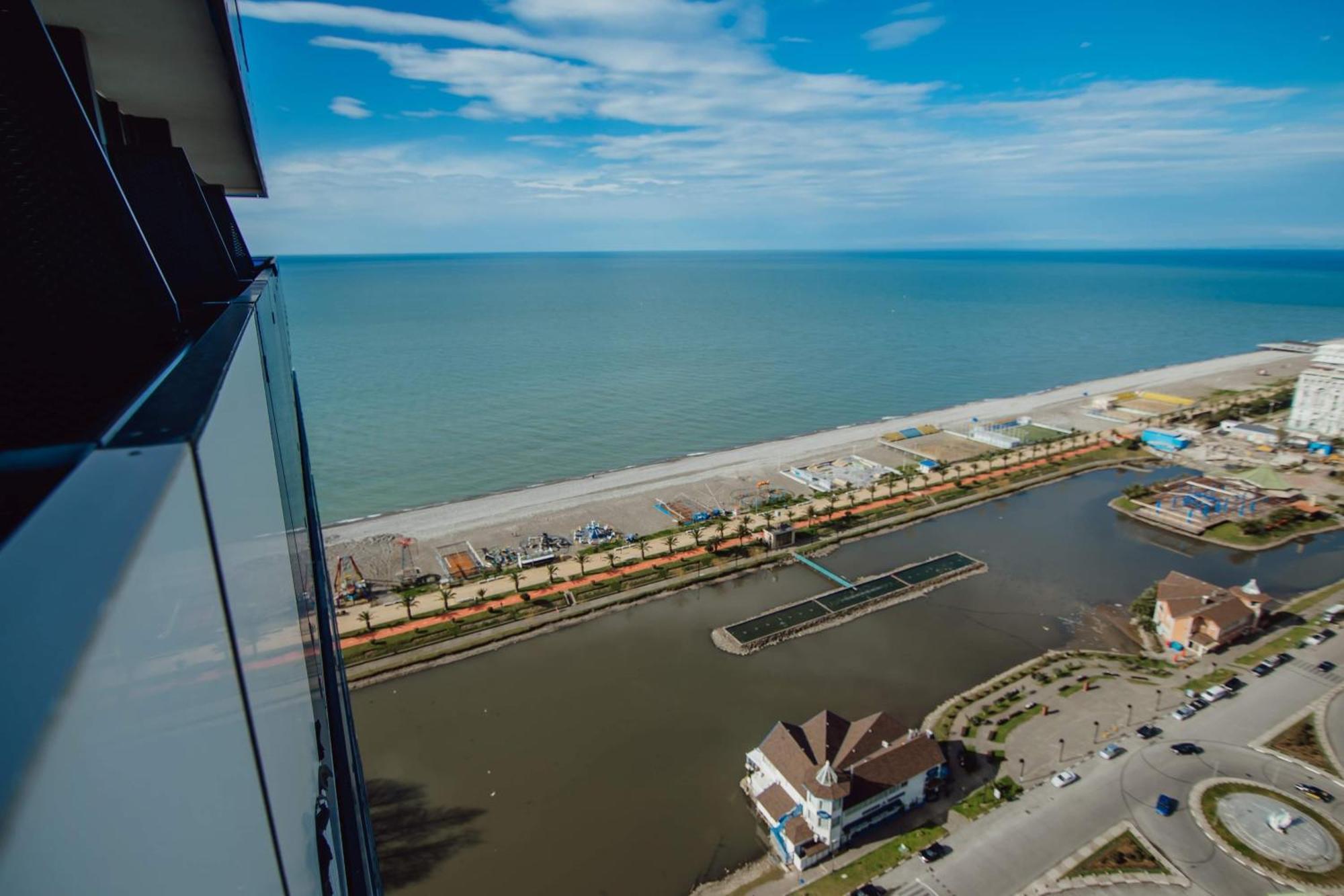 Luxury Beach Front Hotel באטומי מראה חיצוני תמונה