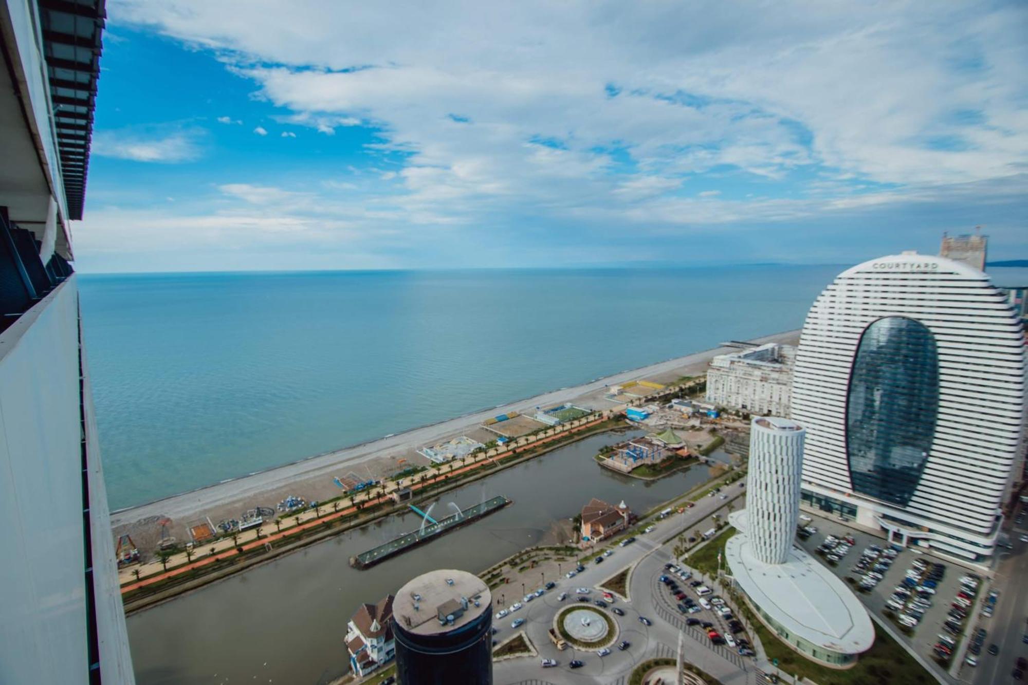 Luxury Beach Front Hotel באטומי מראה חיצוני תמונה