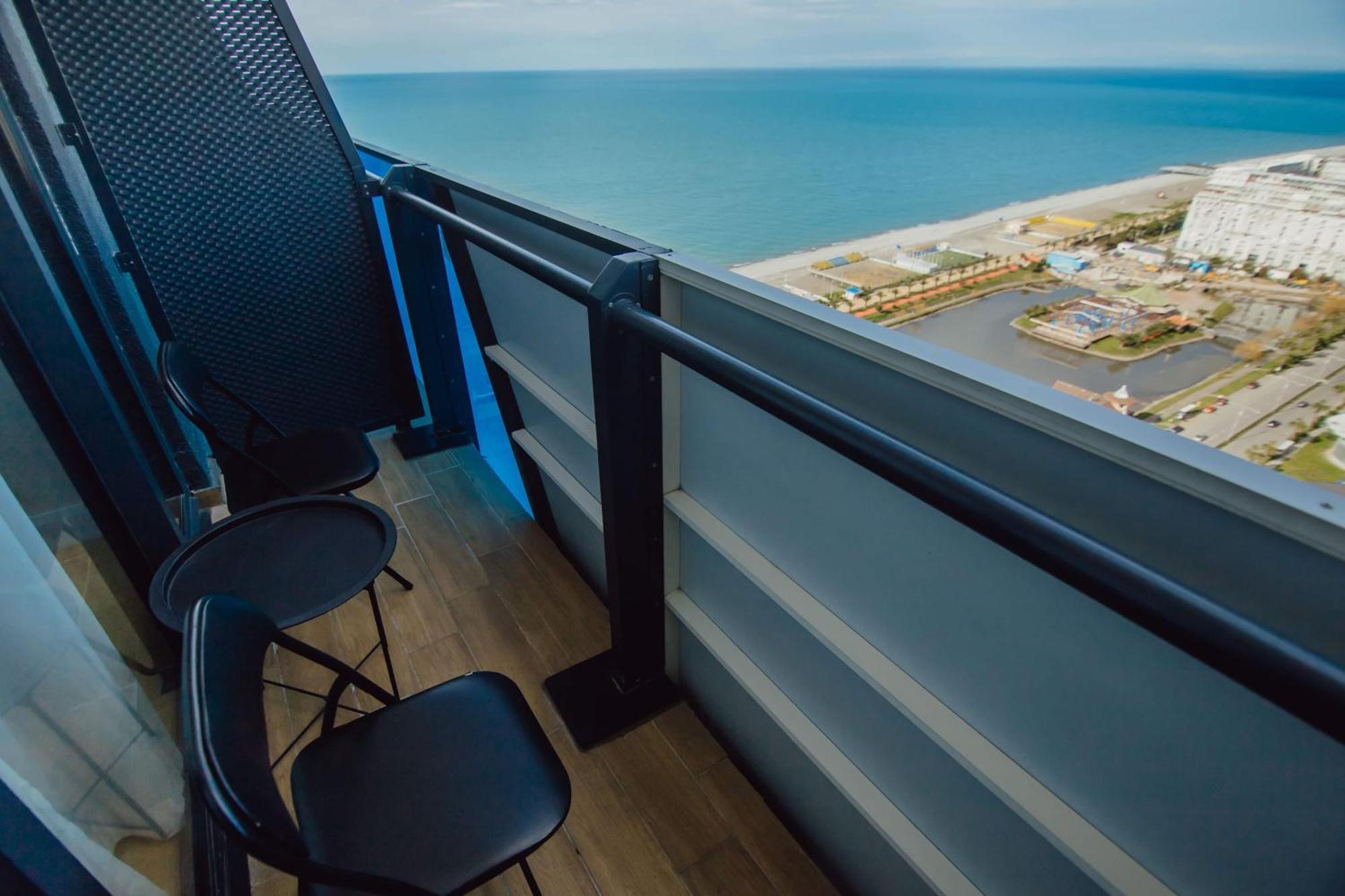 Luxury Beach Front Hotel באטומי מראה חיצוני תמונה