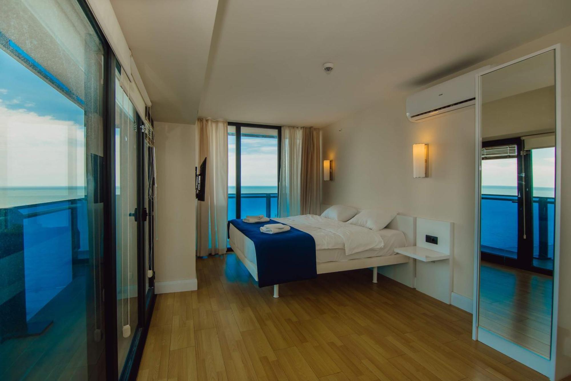 Luxury Beach Front Hotel באטומי מראה חיצוני תמונה