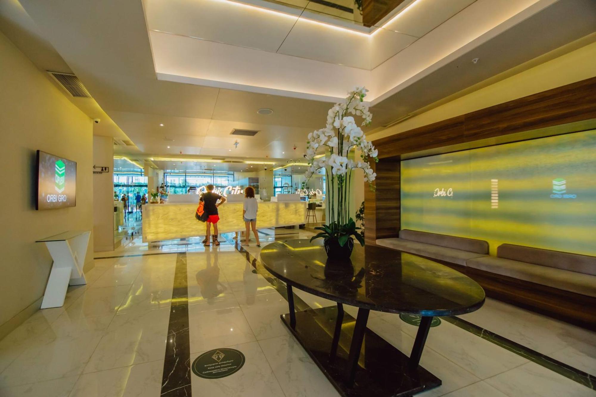 Luxury Beach Front Hotel באטומי מראה חיצוני תמונה