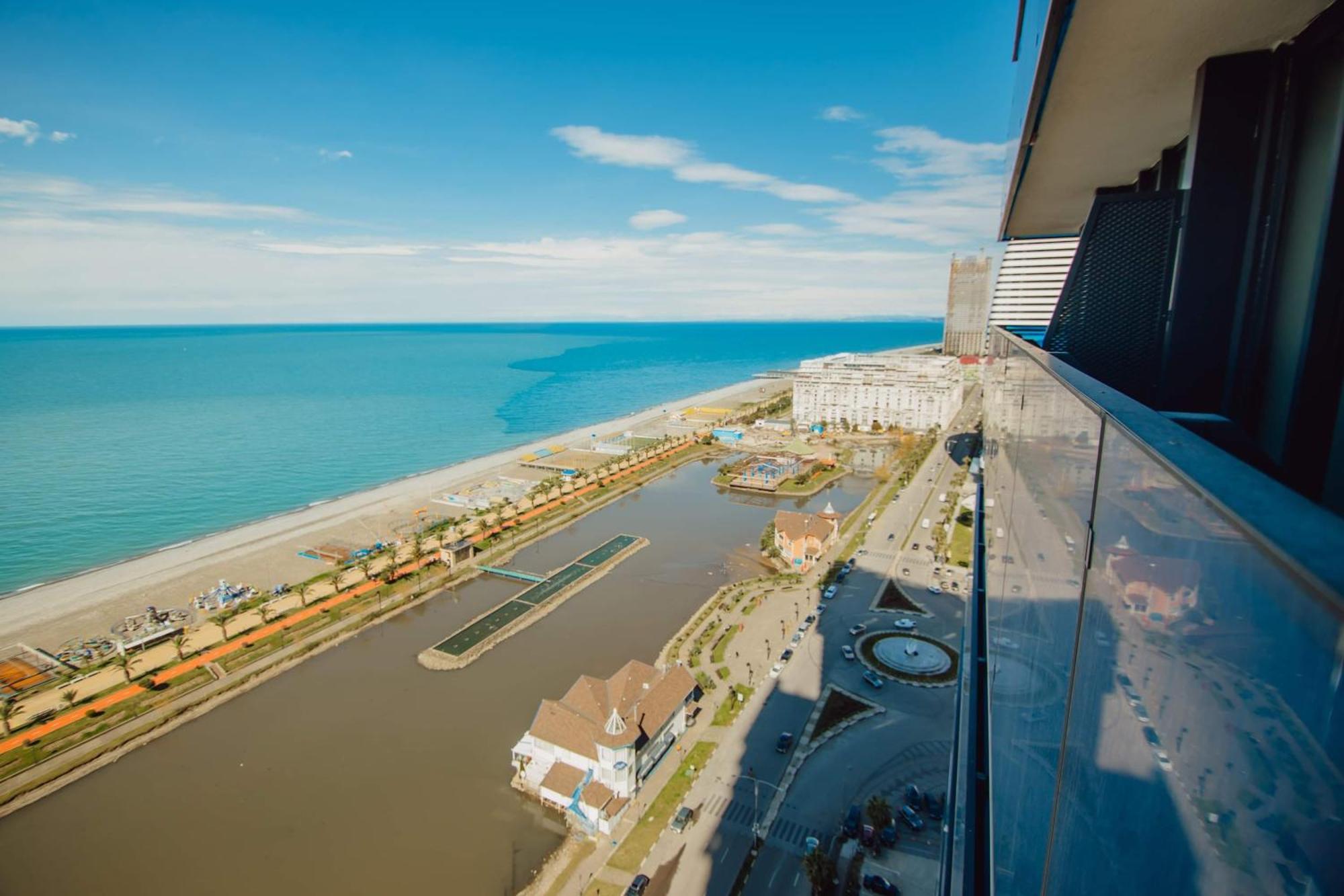 Luxury Beach Front Hotel באטומי מראה חיצוני תמונה