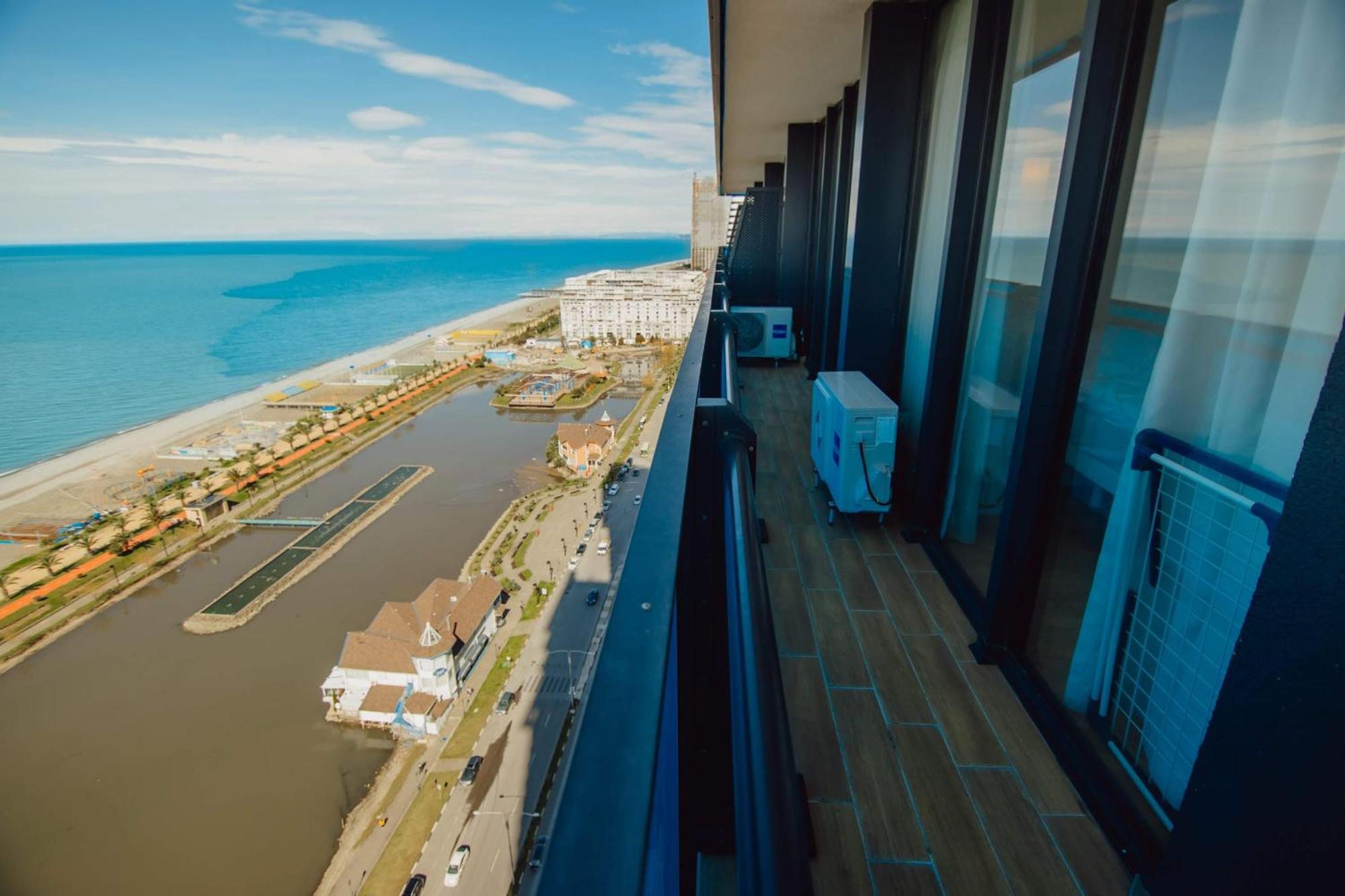 Luxury Beach Front Hotel באטומי מראה חיצוני תמונה