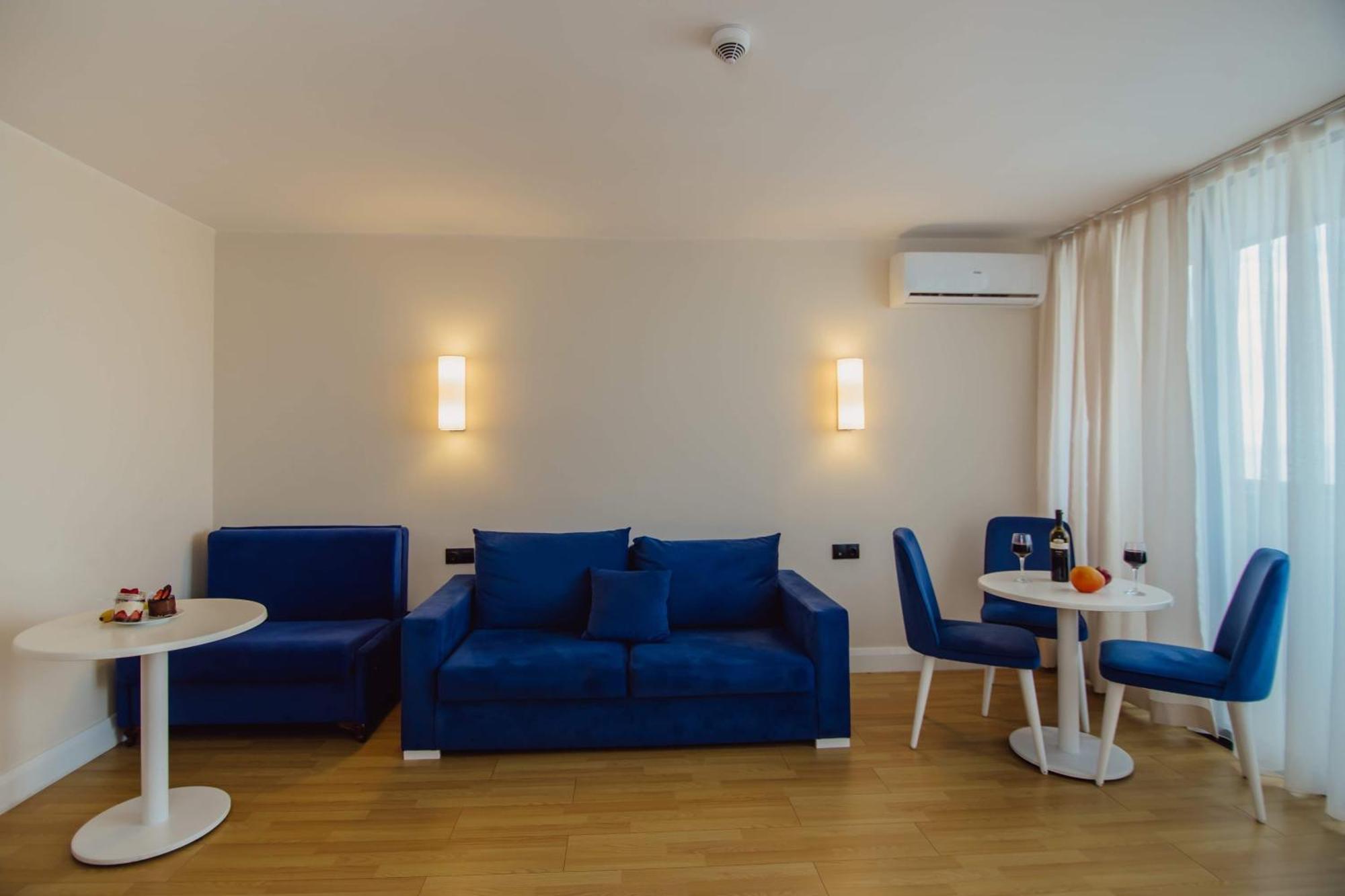 Luxury Beach Front Hotel באטומי מראה חיצוני תמונה