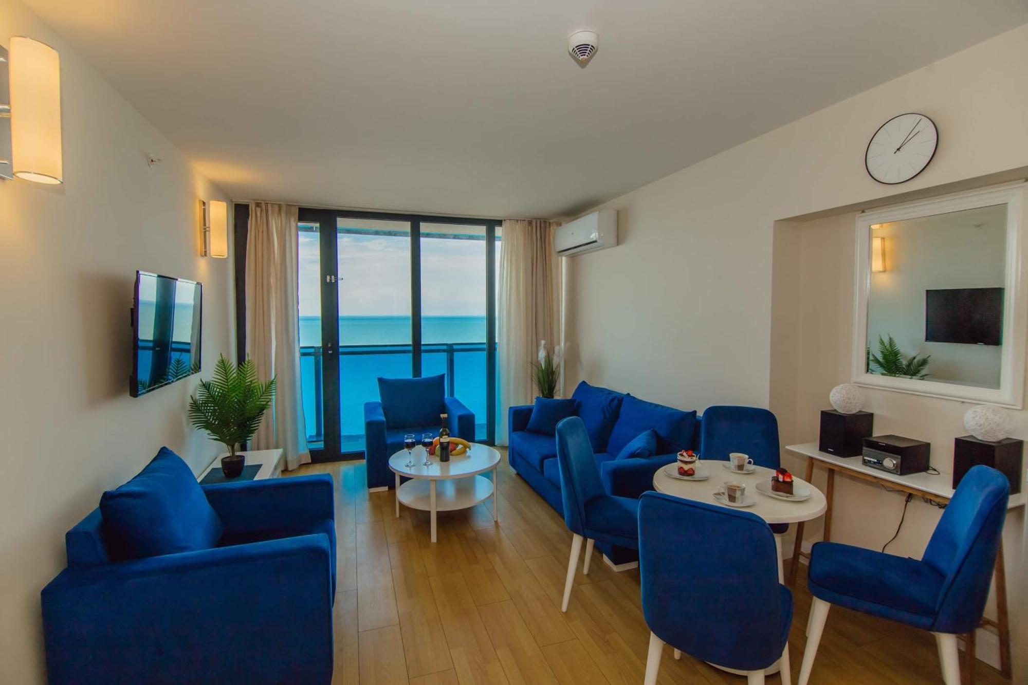 Luxury Beach Front Hotel באטומי מראה חיצוני תמונה