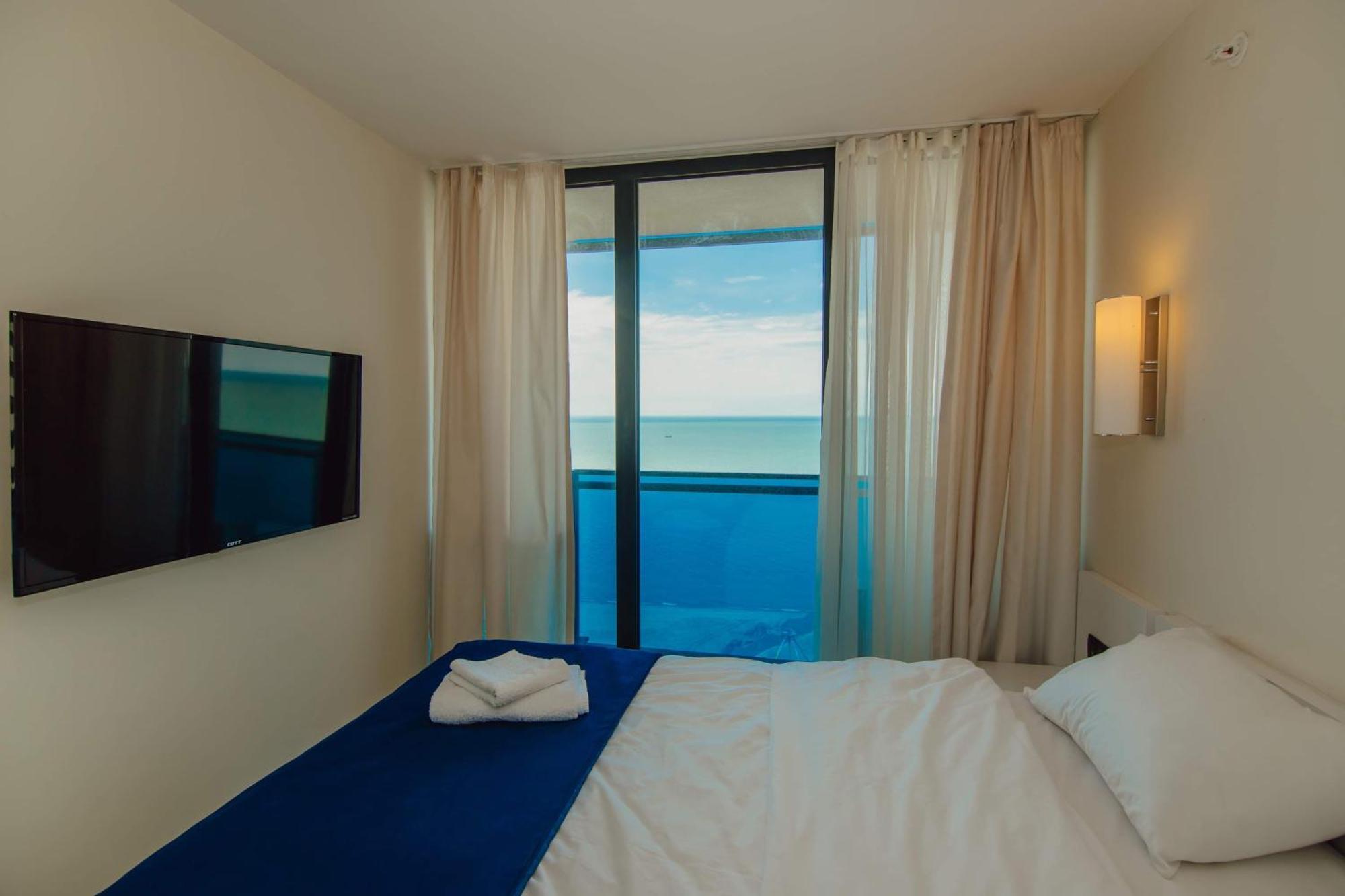 Luxury Beach Front Hotel באטומי מראה חיצוני תמונה