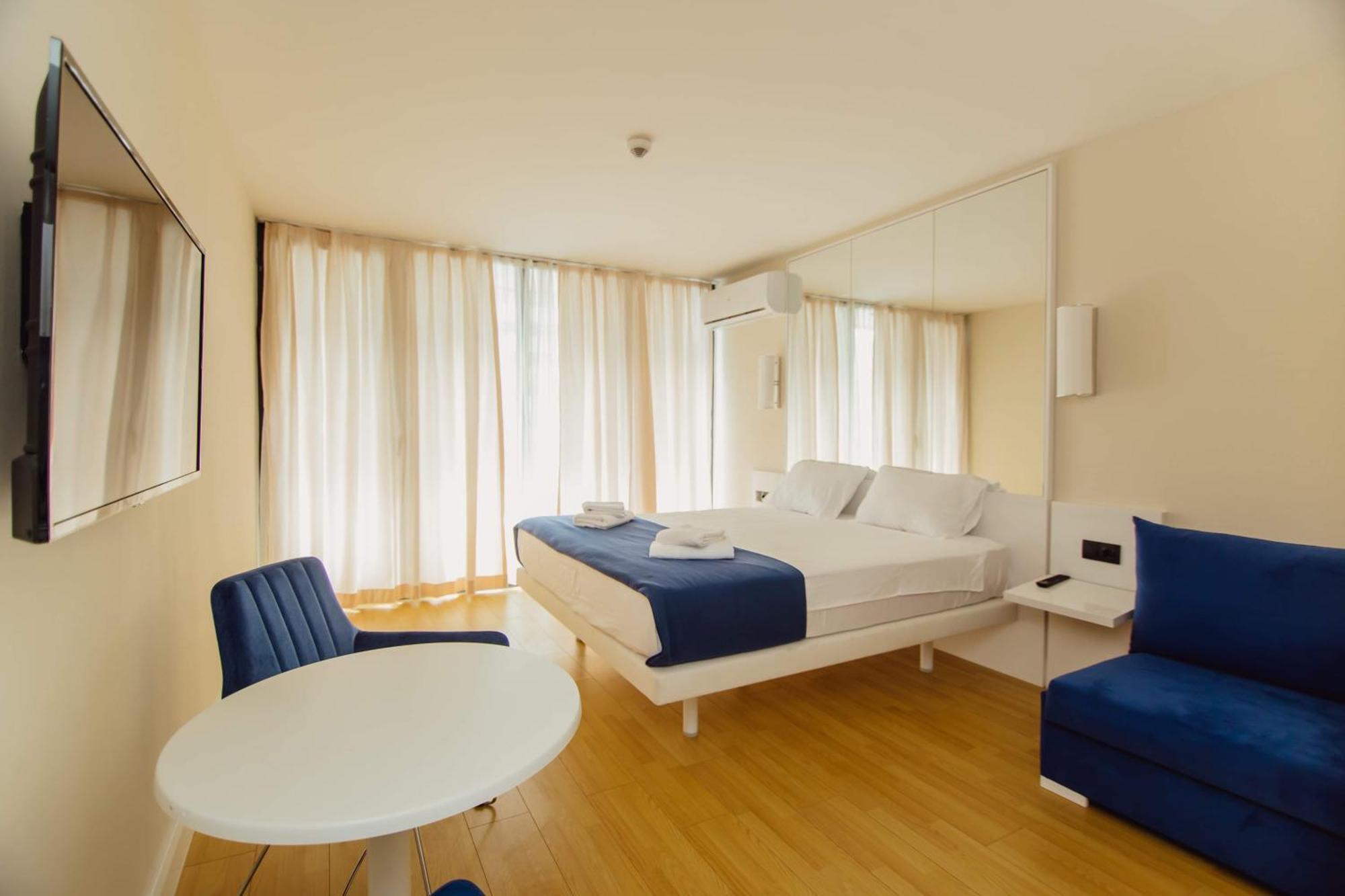 Luxury Beach Front Hotel באטומי מראה חיצוני תמונה