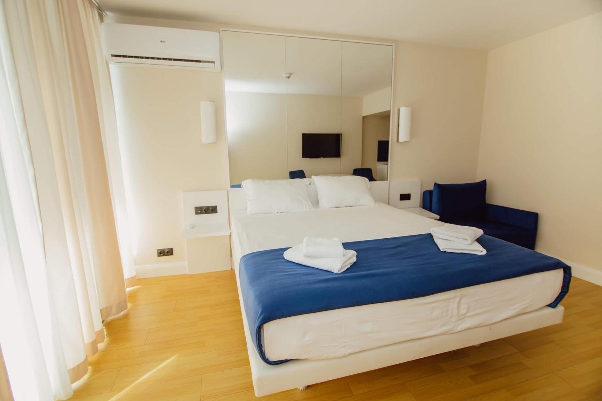 Luxury Beach Front Hotel באטומי מראה חיצוני תמונה